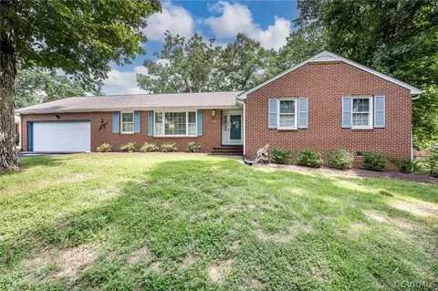 101 Norwood Dr, Colonial Heights, VA 23834