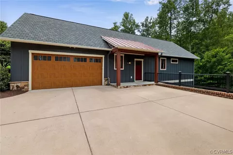 2749 Royal Crest Dr, Midlothian, VA 23113 photo 4