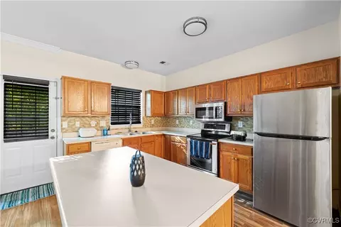 8648 Springwater Dr, Henrico, VA 23228