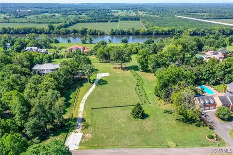 296 Pembroke Ln, Goochland, VA 23238