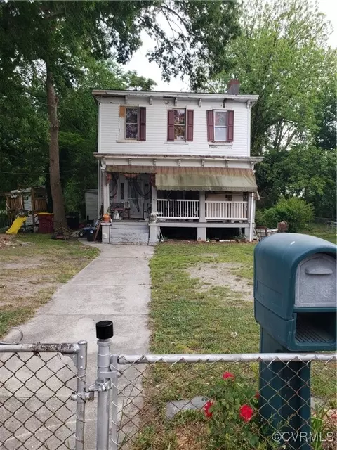 220 New St, Petersburg, VA 23803