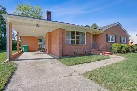 1303 Oakwood Dr, Colonial Heights, VA 23834