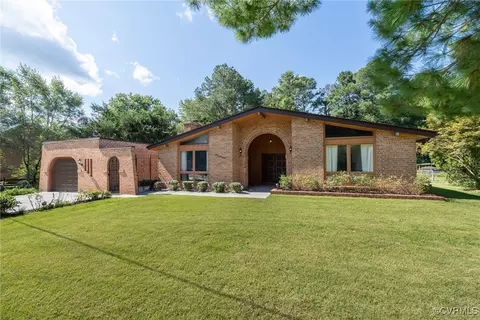 927 Lakeview Ave, Colonial Heights, VA 23834