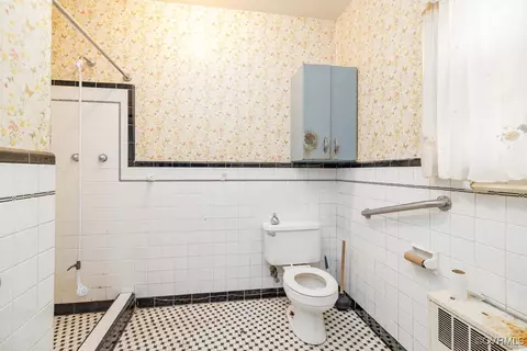 Bath - 225 E 6th Ave, Kenbridge, VA 23944 photo 1 of 2