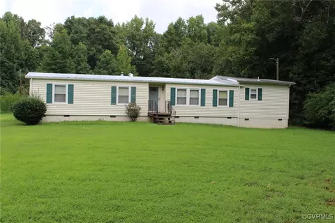 9112 County Dr, Disputanta, VA 23842