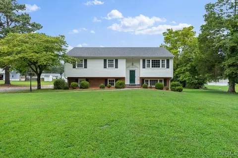 5410 W Hundred Rd, Chester, VA 23831