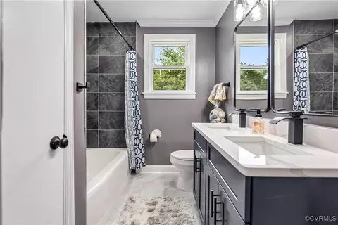 Bath - 5748 Warwick Rd, Richmond, VA 23224 photo 1 of 3