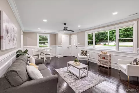Living - 5748 Warwick Rd, Richmond, VA 23224 photo 3 of 4