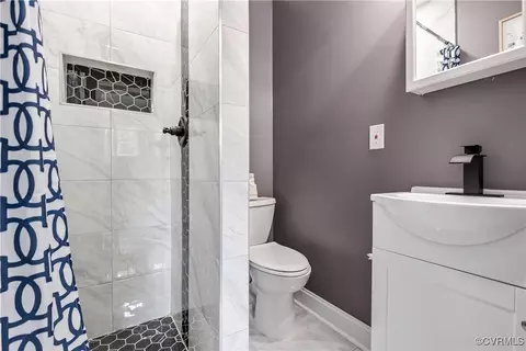 Bath - 5748 Warwick Rd, Richmond, VA 23224 photo 2 of 3