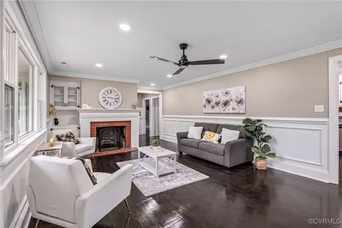 Living - 5748 Warwick Rd, Richmond, VA 23224 photo 1 of 4