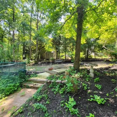 Exterior - 11231 Eagle Point Rd, Chester, VA 23831 photo 4 of 12