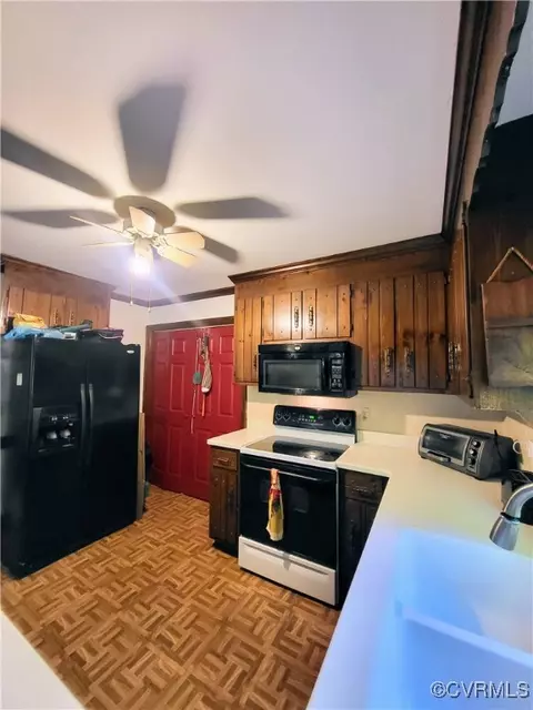 Kitchen - 11231 Eagle Point Rd, Chester, VA 23831 photo 4 of 5