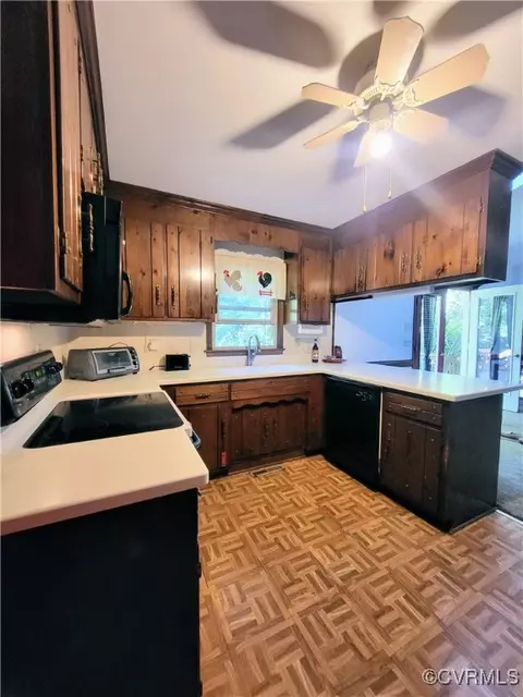 Kitchen - 11231 Eagle Point Rd, Chester, VA 23831 photo 5 of 5