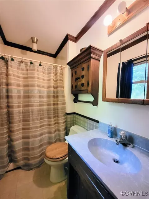 Bath - 11231 Eagle Point Rd, Chester, VA 23831 photo 1 of 2