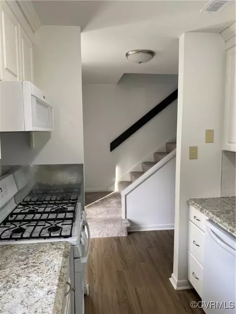 Kitchen - 11603 E Briar Patch Dr, Midlothian, VA 23113 photo 2 of 4