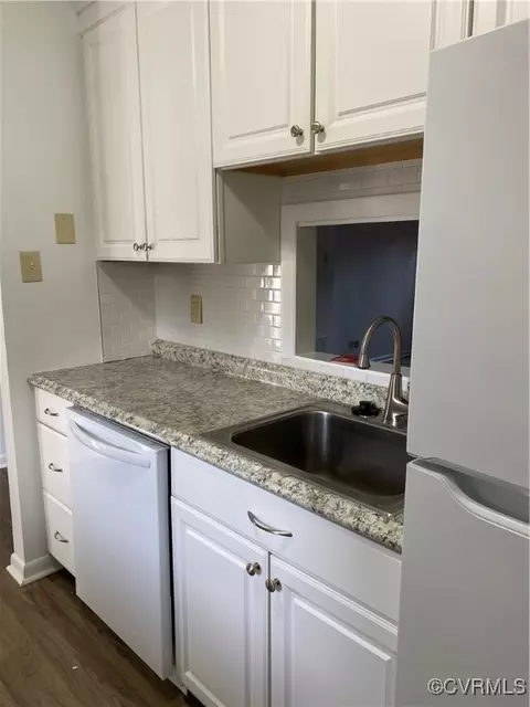 Kitchen - 11603 E Briar Patch Dr, Midlothian, VA 23113 photo 3 of 4
