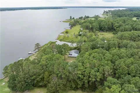 39 Leaping Llama Ln, Mobjack, VA 23056