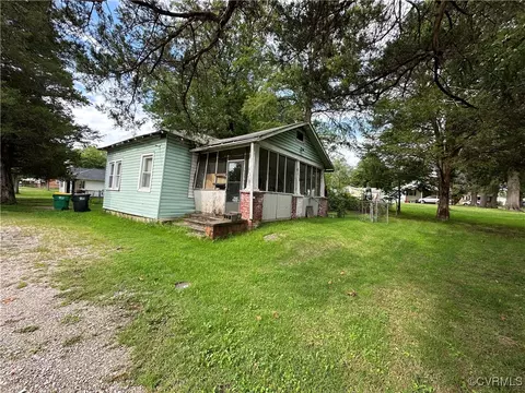 1715 Richmond St, Hopewell, VA 23860
