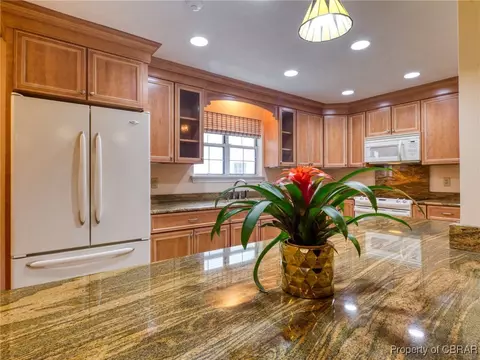 6 Ruth Cir, Hampton, VA 23666 photo 2