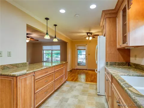 6 Ruth Cir, Hampton, VA 23666 photo 8