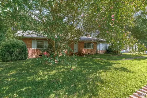 105 NW Henry Ln, Ashland, VA 23005