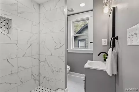 Bath - 3232 Cliff Ave, Richmond, VA 23222 photo 2 of 3