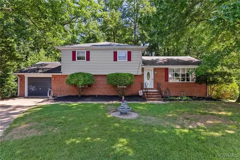 108 Appomattox Ct, Colonial Heights, VA 23834