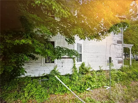 34 Pine St, Petersburg, VA 23803