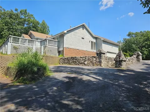 14330 Fox Knoll Dr, Colonial Heights, VA 23834