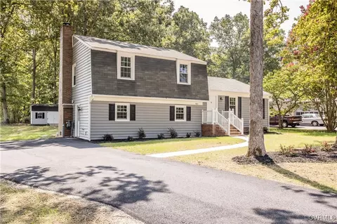 5012 Empire Pkwy, Chester, VA 23831