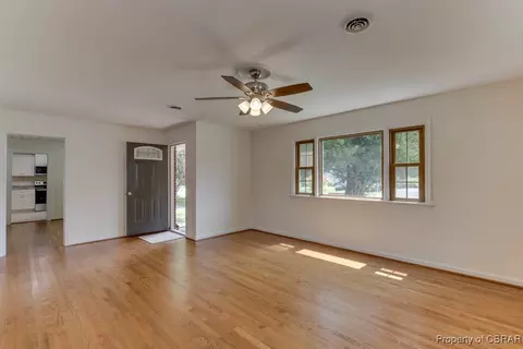 1421 Todds Ln, Hampton, VA 23666 photo 10