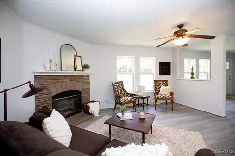 Living - 2800 Springfield Rd, Meherrin, VA 23954 photo 3 of 6