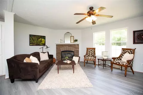 Living - 2800 Springfield Rd, Meherrin, VA 23954 photo 5 of 6