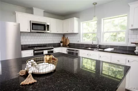 Kitchen - 2800 Springfield Rd, Meherrin, VA 23954 photo 4 of 7