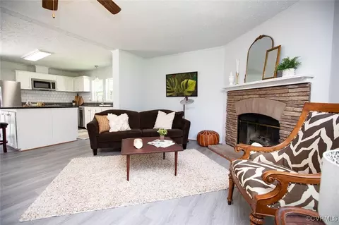 Living - 2800 Springfield Rd, Meherrin, VA 23954 photo 2 of 6