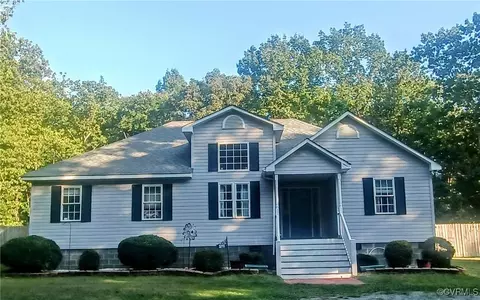 3711 Clara Hope Ln, Gum Spring, VA 23065