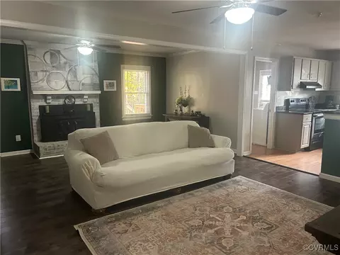 Living - 2811 Mcmanaway Dr, Midlothian, VA 23112 photo 2 of 2