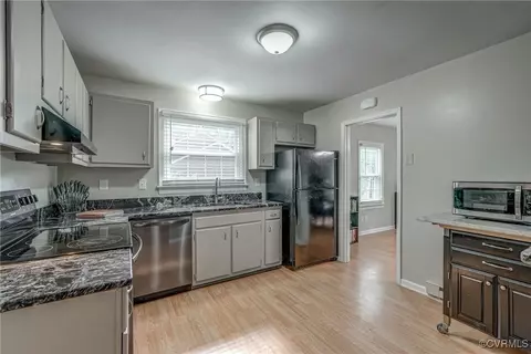 Kitchen - 2811 Mcmanaway Dr, Midlothian, VA 23112 photo 3 of 3