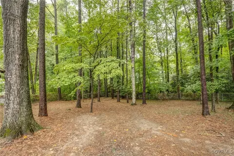 Exterior - 2811 Mcmanaway Dr, Midlothian, VA 23112 photo 4 of 5
