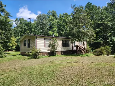5621 Country Woods Dr, Charles City, VA 23030