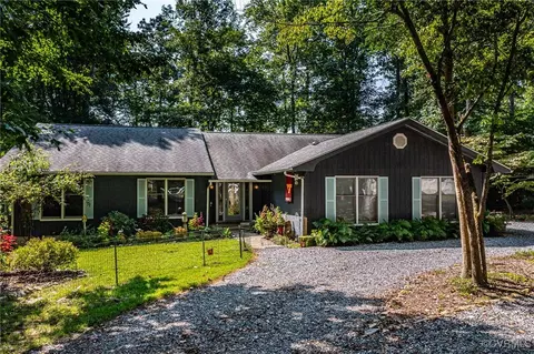 293 Grand Villa Dr, Weems, VA 22576