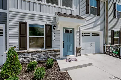 7259 Peyton Randolph Ln, New Kent, VA 23124