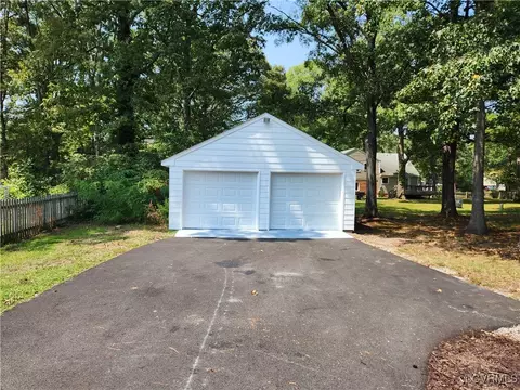 1620 Charrington Dr, Midlothian, VA 23113 photo 3