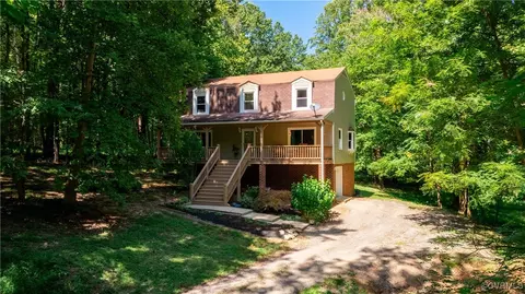 19560 Oakwood Ln, Jetersville, VA 23083