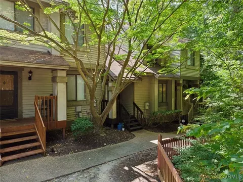 207 Misty Point Ln, Newport News, VA 23603