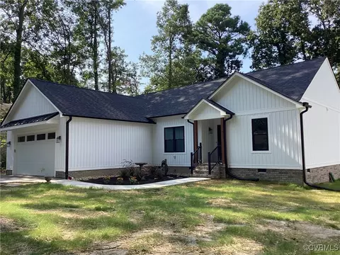 1817 Bogese Dr, Petersburg, VA 23805
