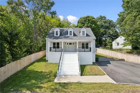 703 Bizzarre St, Farmville, VA 23901