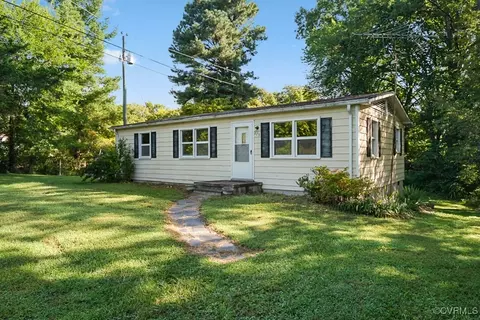 275 Station Rd, Charlotte Court House, VA 23923