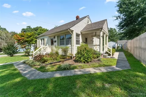 316 6th St, Blackstone, VA 23824