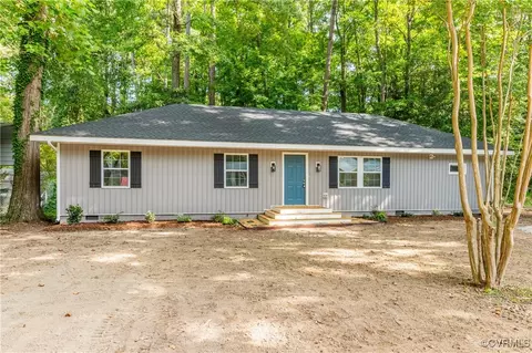 39 Boxwood Dr, Hartfield, VA 23071